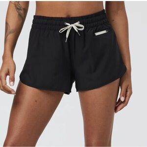 Vuori Clementine Black 2.0 Shorts 4” - Size S